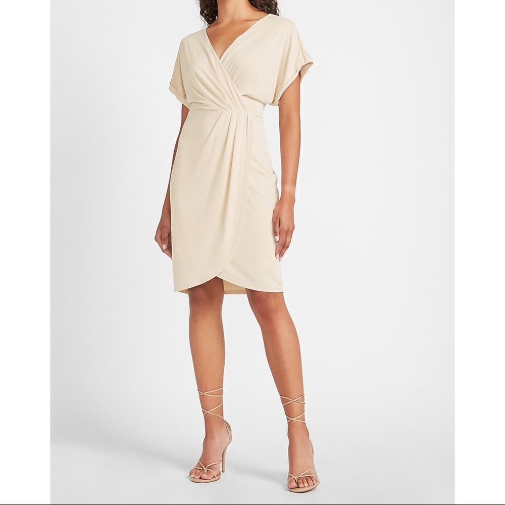✨HP✨Pleated Knit Wrap Front Dress✨